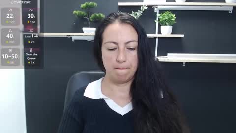 Snapshot of lauryn_jones chatting on 05-06-26, 04:56 Laury online show from 05-06-26, 04:56