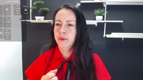 Snapshot of lauryn_jones chatting on 05-15-26, 06:04 Laury online show from 05-15-26, 06:04