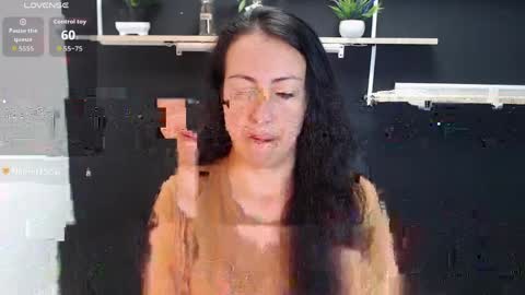 Snapshot of lauryn_jones chatting on 05-19-26, 06:14 Laury online show from 05-19-26, 06:14