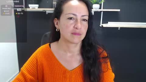 Snapshot of lauryn_jones chatting on 05-27-26, 07:11 Laury online show from 05-27-26, 07:11