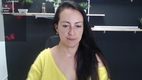 Snapshot of lauryn_jones chatting on 05-29-26, 07:23 Laury online show from 05-29-26, 07:23
