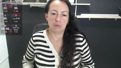 Snapshot of lauryn_jones chatting on 05-30-26, 07:11 Laury online show from 05-30-26, 07:11