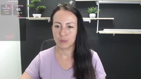 Snapshot of lauryn_jones chatting on 06-02-26, 08:00 Laury online show from 06-02-26, 08:00
