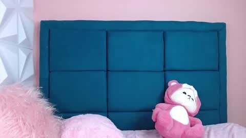 Snapshot of laurynjeffers chatting on 03-07-25, 04:00  LaurynJeffers  online show from 03-07-25, 04:00