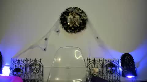 Snapshot of laurynjeffers chatting on 09-25-25, 08:34  LaurynJeffers  online show from 09-25-25, 08:34