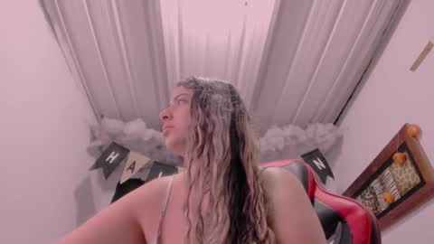 Lauu G online show from 10-27-25, 11:25