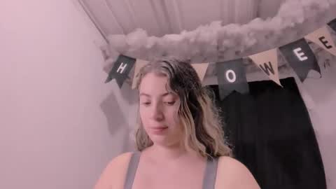 Lauu G online show from 10-31-25, 09:54