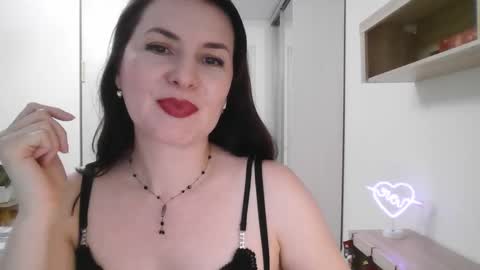 Snapshot of lavender_victoria chatting on 01-12-25, 08:14 Diana online show from 01-12-25, 08:14