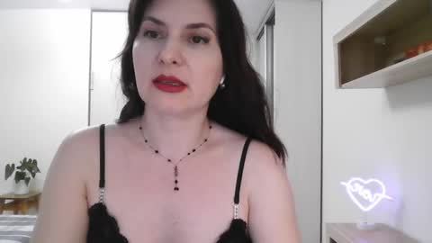 Snapshot of lavender_victoria chatting on 03-06-25, 10:15 Diana online show from 03-06-25, 10:15