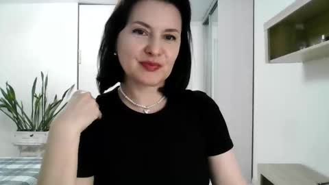 Snapshot of lavender_victoria chatting on 09-19-25, 05:35 Diana online show from 09-19-25, 05:35