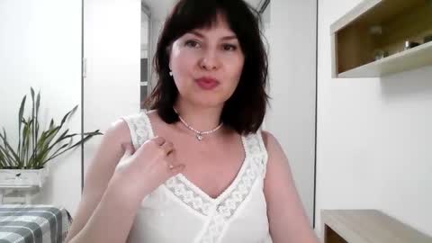 Snapshot of lavender_victoria chatting on 09-22-25, 06:21 Diana online show from 09-22-25, 06:21