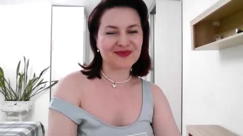 Snapshot of lavender_victoria chatting on 09-26-25, 05:28 Diana online show from 09-26-25, 05:28