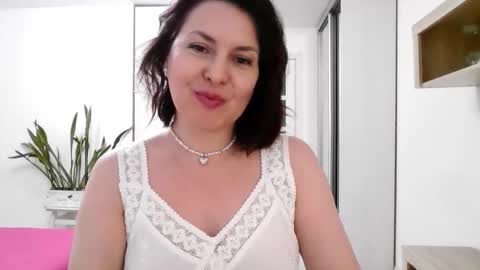 Snapshot of lavender_victoria chatting on 10-20-25, 05:57 Diana online show from 10-20-25, 05:57