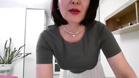 Snapshot of lavender_victoria chatting on 10-31-25, 05:03 Diana online show from 10-31-25, 05:03