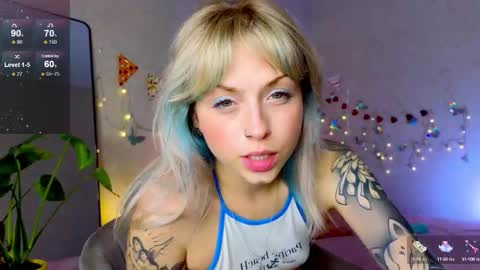 Snapshot of lavenly chatting on 09-18-25, 01:02 Melissa online show from 09-18-25, 01:02