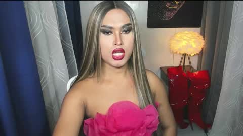 Snapshot of lavictoria_ladyboy chatting on 09-24-25, 10:24 Victoria online show from 09-24-25, 10:24