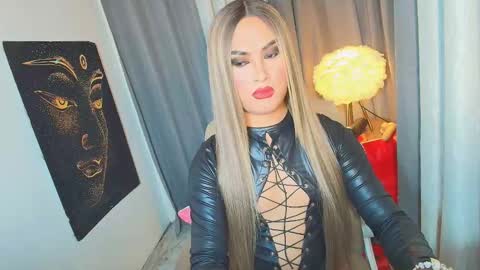 Snapshot of lavictoria_ladyboy chatting on 10-04-25, 05:44 Victoria online show from 10-04-25, 05:44