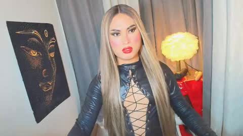 Snapshot of lavictoria_ladyboy chatting on 10-05-25, 10:13 Victoria online show from 10-05-25, 10:13