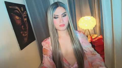 Snapshot of lavictoria_ladyboy chatting on 10-13-25, 09:26 Victoria online show from 10-13-25, 09:26