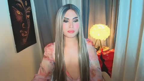 Snapshot of lavictoria_ladyboy chatting on 10-14-25, 09:59 Victoria online show from 10-14-25, 09:59
