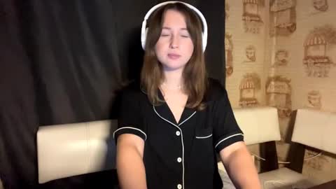 Snapshot of lavinabinney chatting on 12-13-25, 07:53 Emily online show from 12-13-25, 07:53