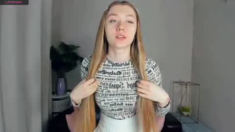 Snapshot of laviniahoutz chatting on 06-08-26, 09:15 Jane online show from 06-08-26, 09:15