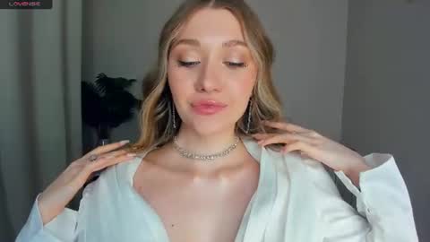 Snapshot of laviniahoutz chatting on 06-24-26, 10:42 Jane online show from 06-24-26, 10:42