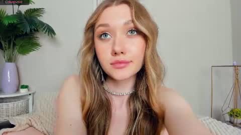 Snapshot of laviniahoutz chatting on 06-25-26, 05:12 Jane online show from 06-25-26, 05:12