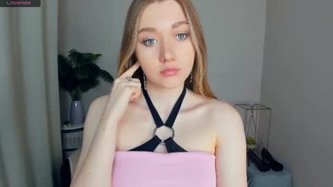 Snapshot of laviniahoutz chatting on 06-27-26, 11:10 Jane online show from 06-27-26, 11:10