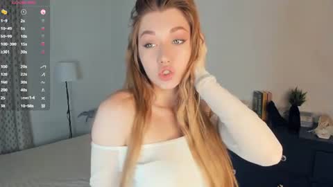 Snapshot of laviniahoutz chatting on 07-15-26, 10:59 Jane online show from 07-15-26, 10:59