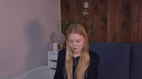 Hi Im Leila online show from 05-17-26, 08:34