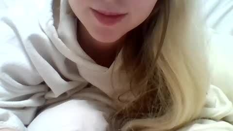 layannalea online show from 12-12-24, 02:59