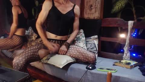 Laye19 online show from 10-29-25, 02:58