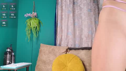 Snapshot of layla_17 chatting on 09-08-25, 04:39 layla_17 online show from 09-08-25, 04:39