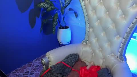 Layla online show from 10-31-25, 12:55