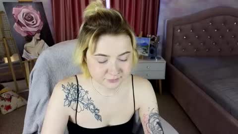 Layla online show from 11-04-25, 06:01