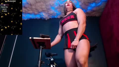 Snapshot of layla_dominac chatting on 10-11-25, 11:42 Layla   help me with your thumbs up its important  online show from 10-11-25, 11:42