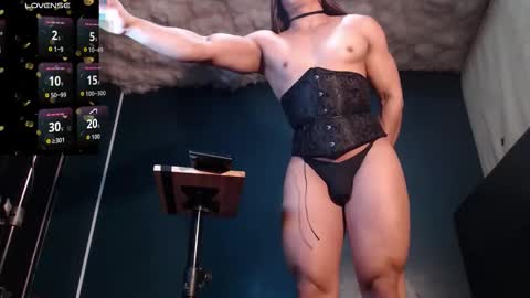 Snapshot of layla_dominac chatting on 10-26-25, 08:09 Layla   help me with your thumbs up its important  online show from 10-26-25, 08:09