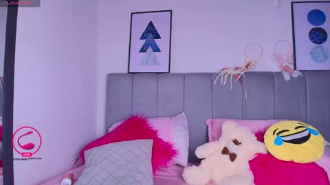 Snapshot of layla_nicols chatting on 01-18-25, 04:15 Layla online show from 01-18-25, 04:15