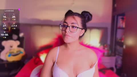 Snapshot of layla_nicols chatting on 02-19-25, 04:33 Layla online show from 02-19-25, 04:33