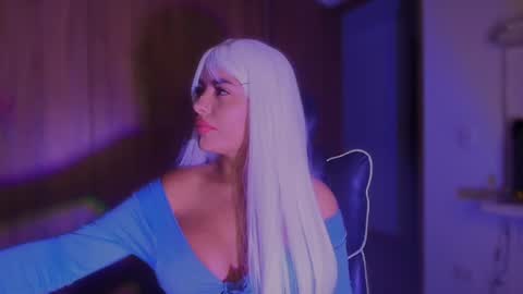 Layla online show from 05-30-26, 01:03