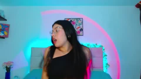 Lia and Rachel online show from 10-04-25, 01:47