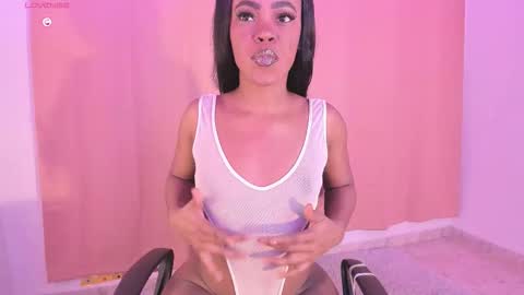 Snapshot of laylacarteer chatting on 12-18-25, 05:52 LAYLA online show from 12-18-25, 05:52