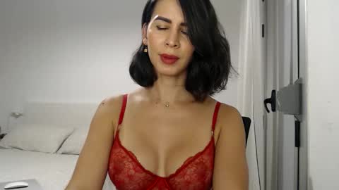 Snapshot of layladarkeyes chatting on 09-24-25, 02:15 Layla online show from 09-24-25, 02:15