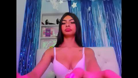 Snapshot of laylahotl chatting on 10-06-25, 02:25 Layla online show from 10-06-25, 02:25