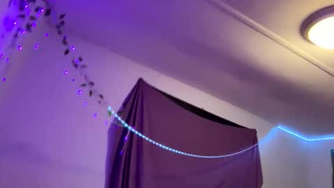 Layla online show from 11-22-25, 06:34