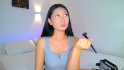 Layla online show from 04-17-26, 08:17