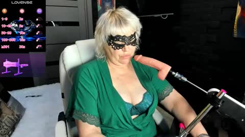 Snapshot of laylalaylamilf chatting on 09-30-25, 12:32 laylalaylamilf online show from 09-30-25, 12:32