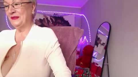 Snapshot of laylamadisonx chatting on 12-20-25, 09:16 Layla online show from 12-20-25, 09:16