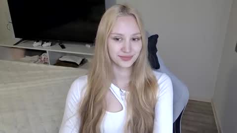 LaylaPretty001 online show from 04-18-26, 10:08